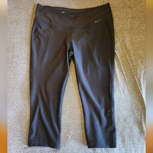 Nike Dri Fit - Women's Size Large Black Crop Leggings